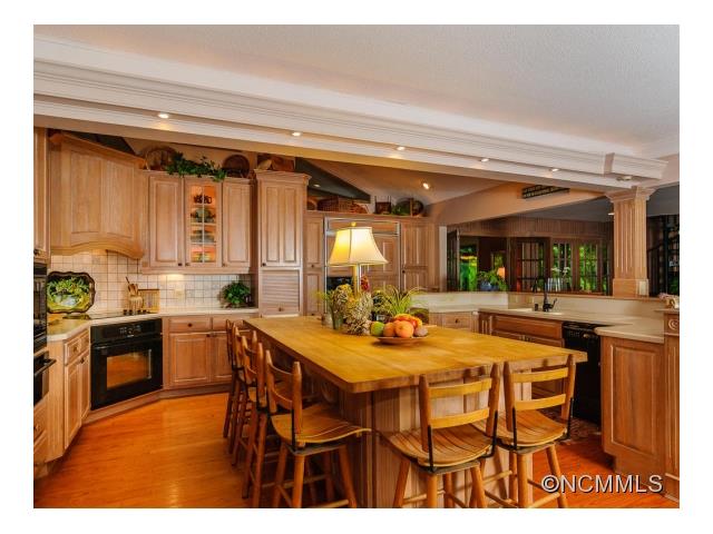 907 North Club Blvd, Lake Toxaway, NC 28747