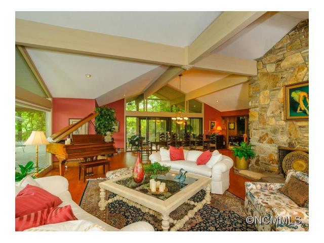 907 North Club Blvd, Lake Toxaway, NC 28747