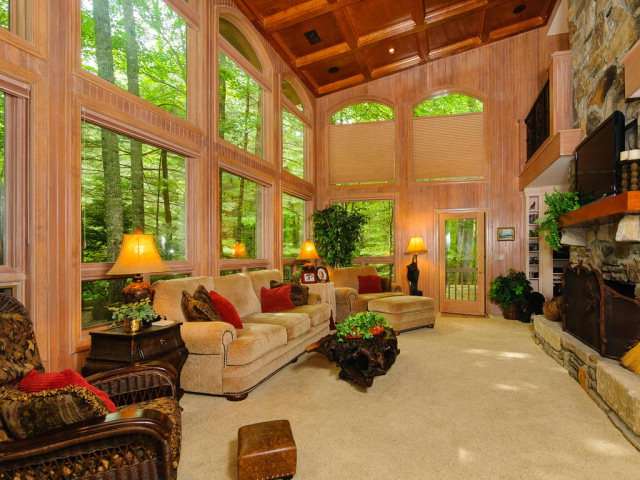 907 North Club Blvd, Lake Toxaway, NC 28747