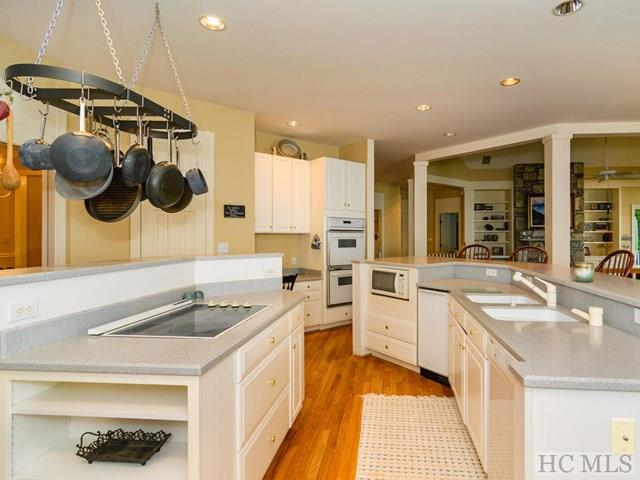 143 Lakeside Trail, Lake Toxaway, NC 28747