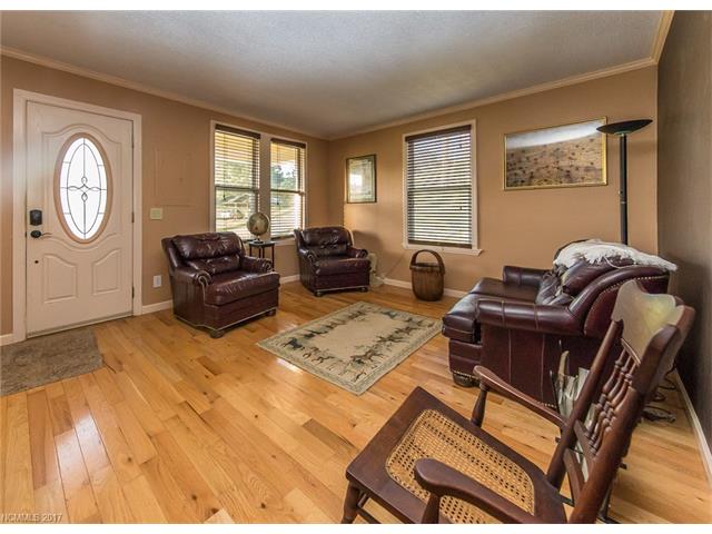 74Gibbs Rd, Leicester, NC 28748