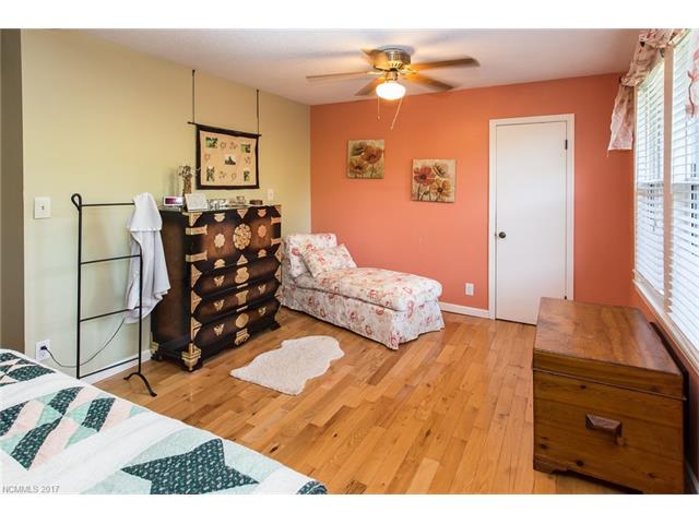 74Gibbs Rd, Leicester, NC 28748