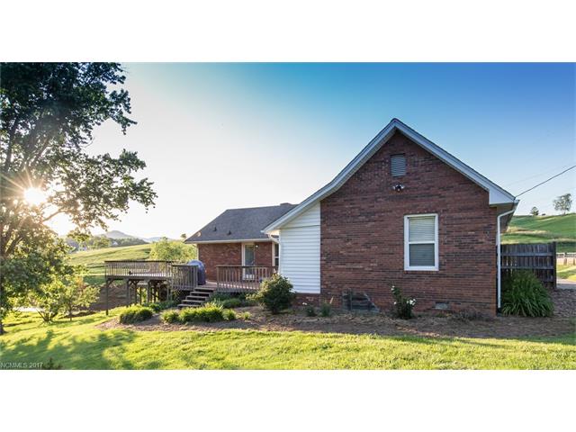 74Gibbs Rd, Leicester, NC 28748