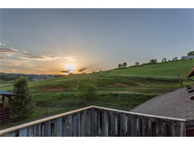 74Gibbs Rd, Leicester, NC 28748