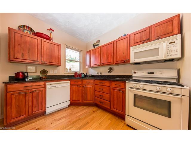 74Gibbs Rd, Leicester, NC 28748