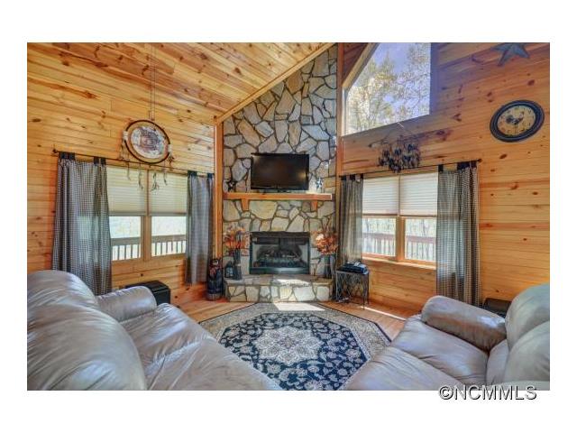 121 Hidden Cove Road, Maggie Valley, NC 28751