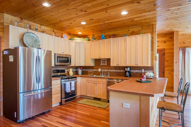 602 Harborside Dr., Nebo, NC 28761