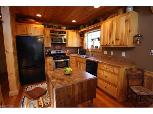 356 Deep Woods Lane, Saluda, NC 28773