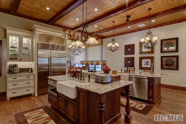 360 Club Drive, Sapphire, NC 28774