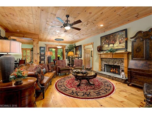 1053 Bald Rock Drive E, Sapphire, NC 28774