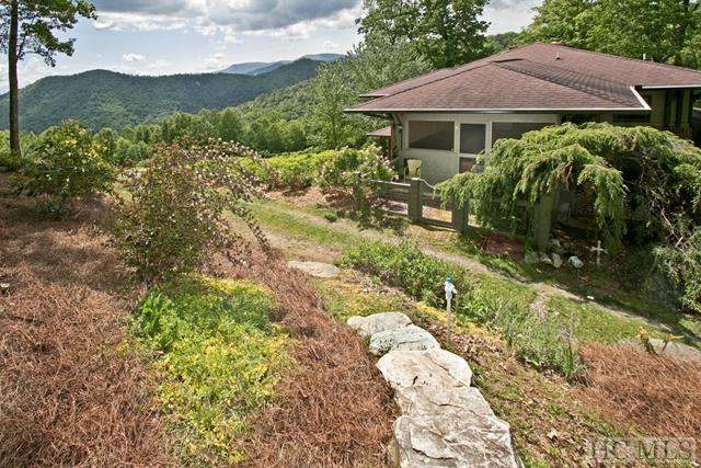 712 Lost Valley Road, Scaly Mountain, NC 28775