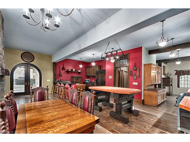 77 Castle Ridge Road, Tuckasegee, NC 28783