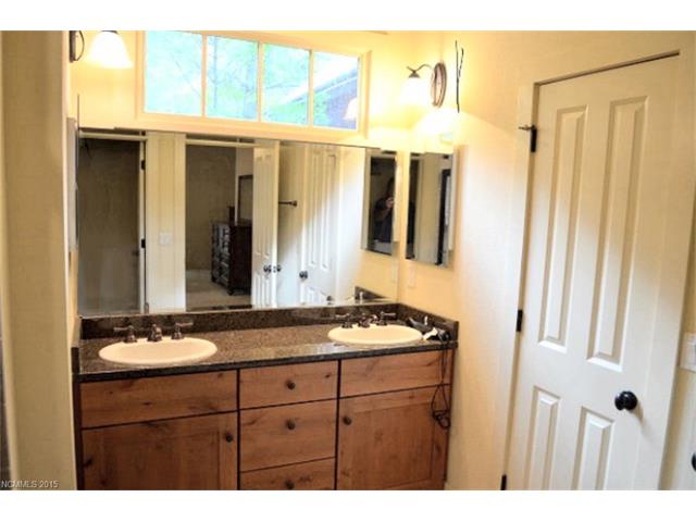10 Meadowridge Court, Tuckasegee, NC 28783