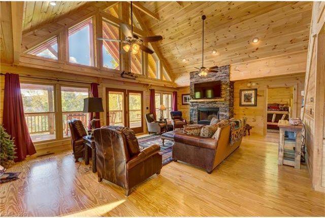 4 Schotts Pass Way, Waynesville, NC 28785