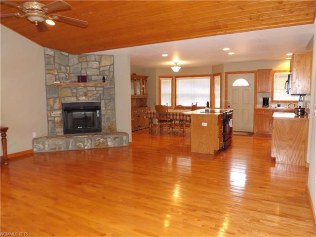 17 Hathaway Lane, Waynesville, NC 28785
