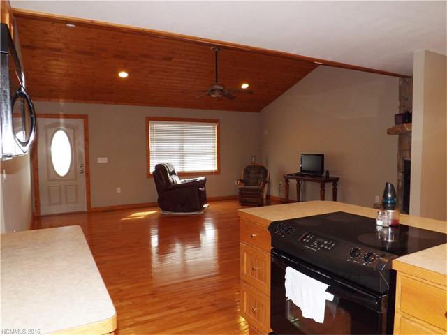 17 Hathaway Lane, Waynesville, NC 28785