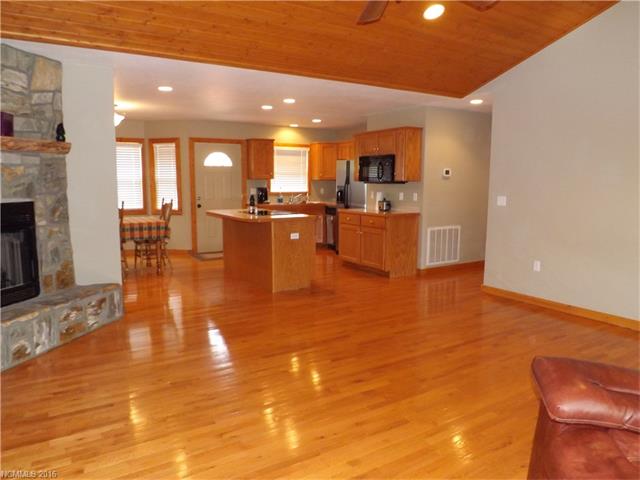 17 Hathaway Lane, Waynesville, NC 28785