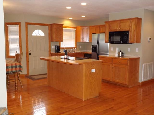 17 Hathaway Lane, Waynesville, NC 28785