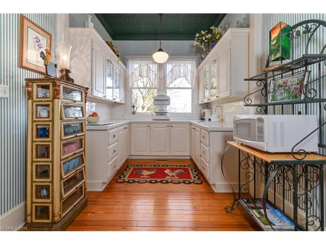 304 Love Lane, Waynesville, NC 28786