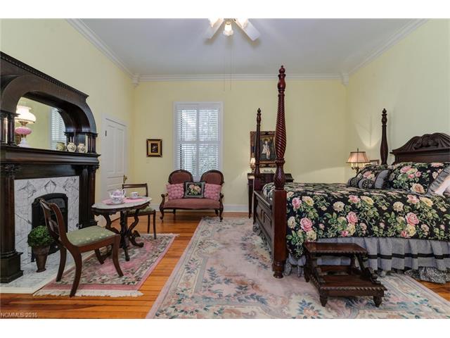 304 Love Lane, Waynesville, NC 28786