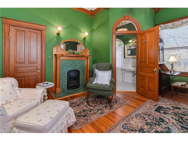 304 Love Lane, Waynesville, NC 28786