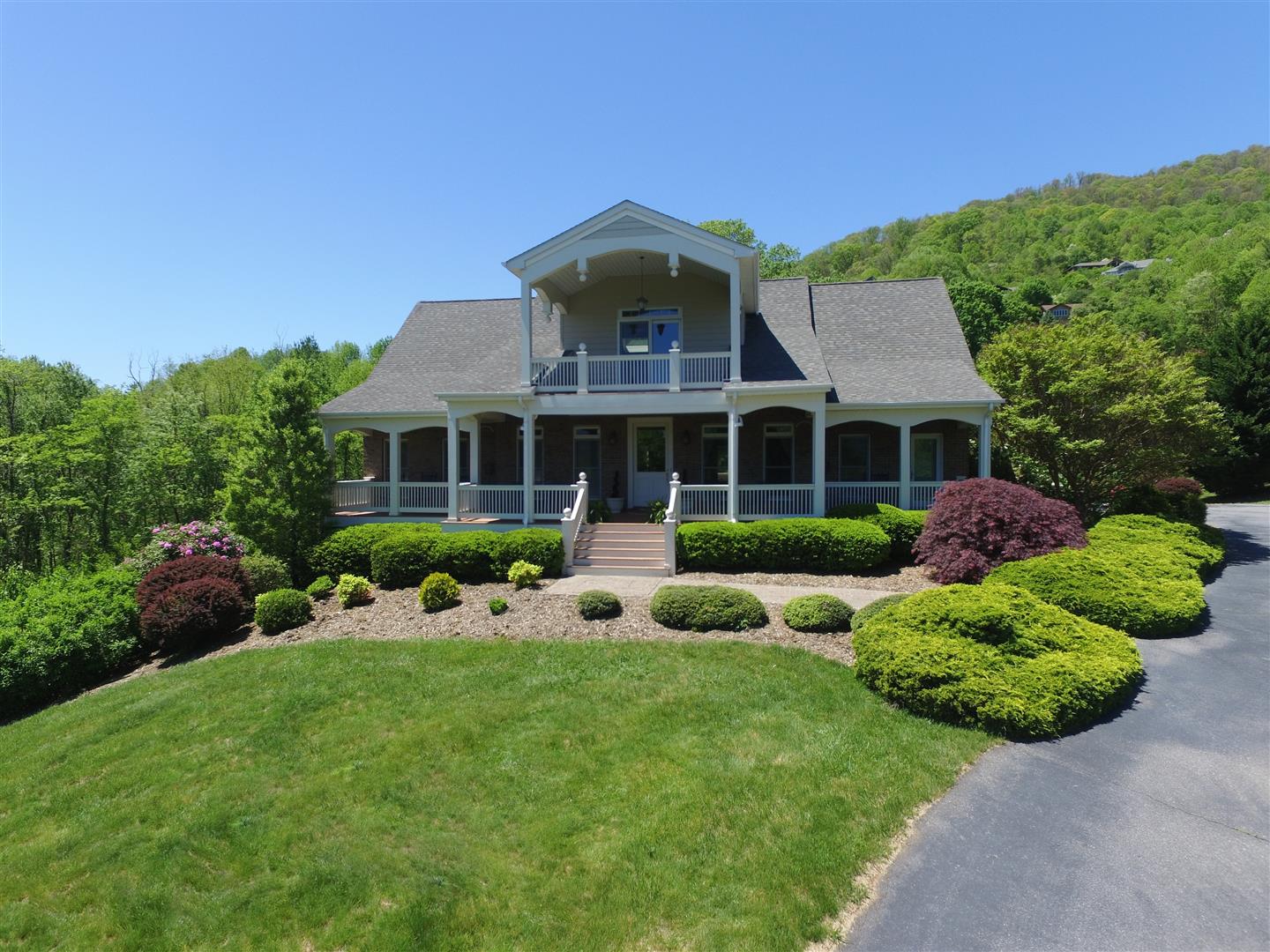 296 Cardinal Lane, Waynesville, NC 28786