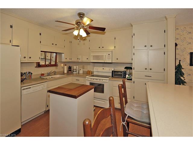 17 Lodge Lane, Waynesville, NC 28786