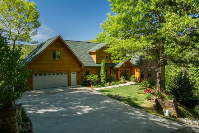36 Laurel Hill Dr, Whittier, NC 28789