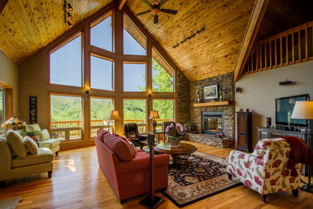36 Laurel Hill Dr, Whittier, NC 28789
