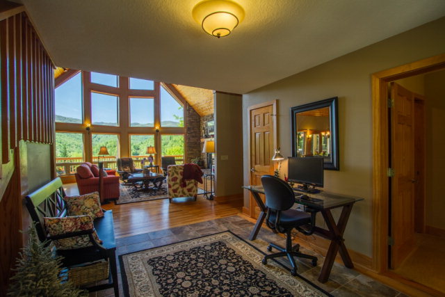 36 Laurel Hill Dr, Whittier, NC 28789