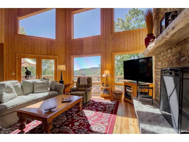520 Summit Drive, Whittier, NC 28789