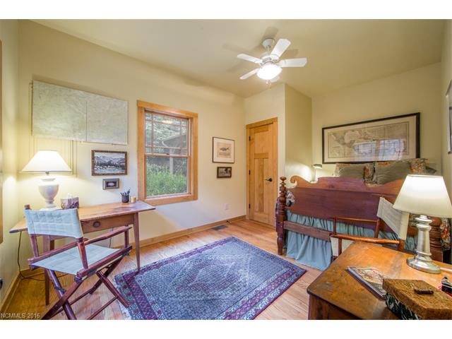 111 Fiddlehead Lane, Zirconia, NC 28790