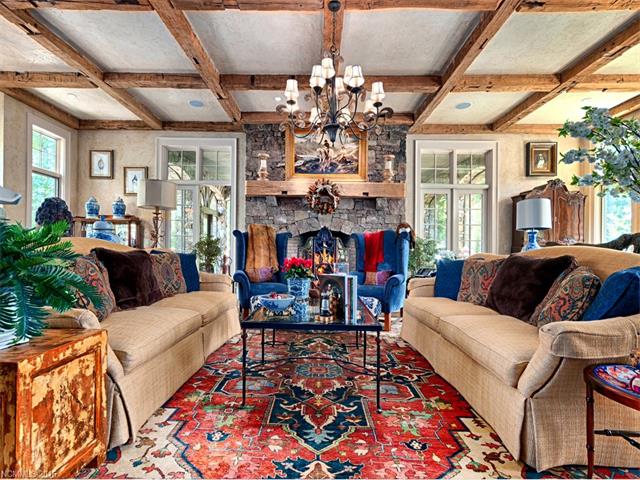 646 Pinnacle Mountain Road, Zirconia, NC 28790