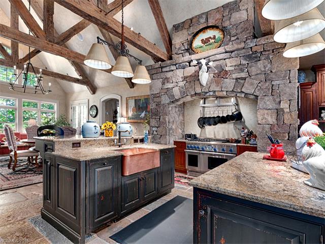 646 Pinnacle Mountain Road, Zirconia, NC 28790