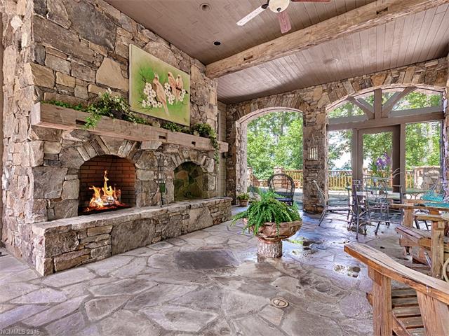 646 Pinnacle Mountain Road, Zirconia, NC 28790