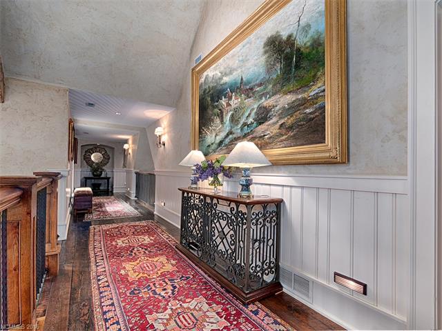 646 Pinnacle Mountain Road, Zirconia, NC 28790