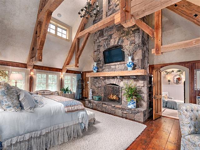 646 Pinnacle Mountain Road, Zirconia, NC 28790