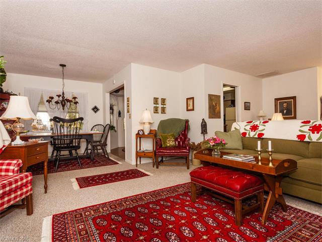 3002 Essex Court N, Hendersonville, NC 28791