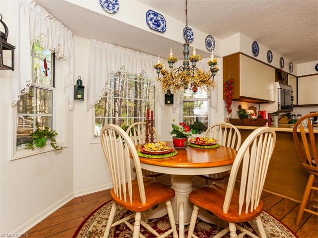 3002 Essex Court N, Hendersonville, NC 28791