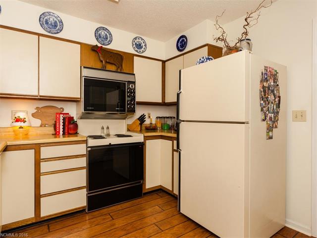 3002 Essex Court N, Hendersonville, NC 28791