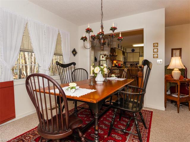 3002 Essex Court N, Hendersonville, NC 28791