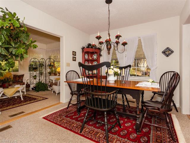 3002 Essex Court N, Hendersonville, NC 28791