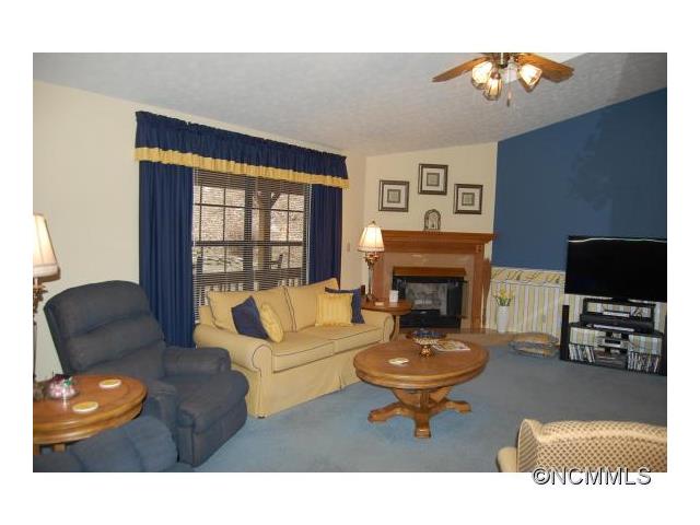 44 Laurel Creek Drive, Hendersonville, NC 28792