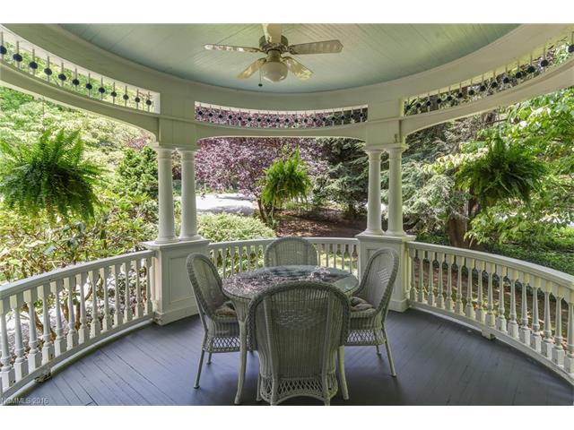 235Pearson Dr, Asheville, NC 28801