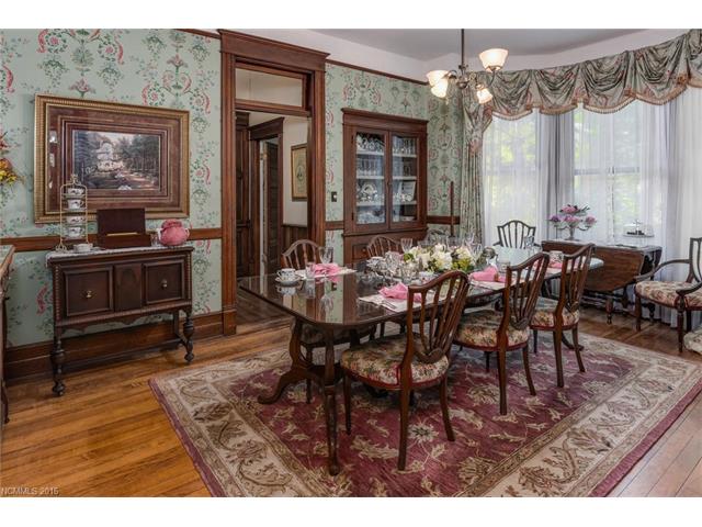 235Pearson Dr, Asheville, NC 28801