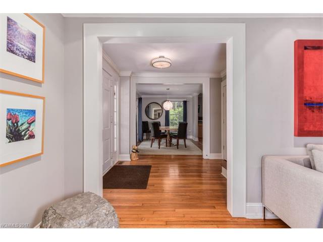16 Cherokee Road, Asheville, NC 28801