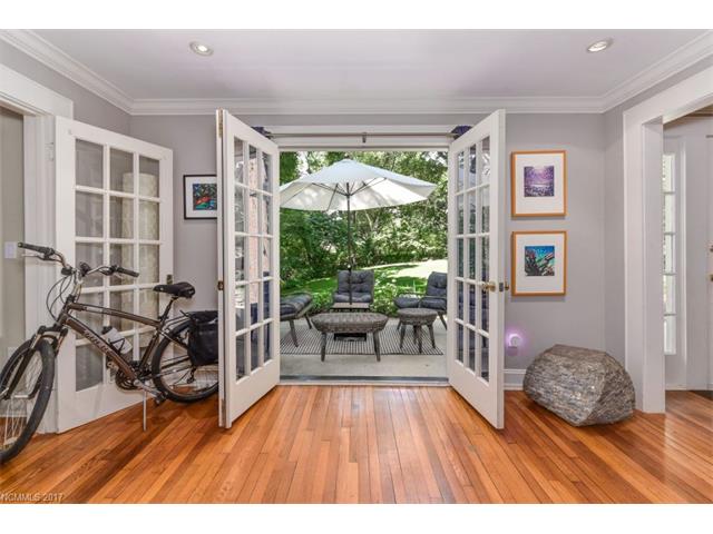 16 Cherokee Road, Asheville, NC 28801