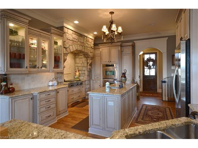 11 Copper Leaf Ln, Asheville, NC 28803