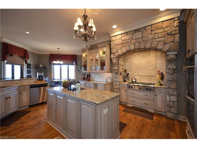 11 Copper Leaf Ln, Asheville, NC 28803