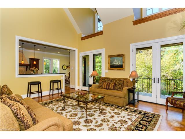 22 Beadle Ln, Asheville, NC 28803